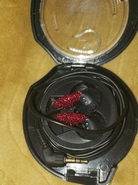 "Shuga Bud" Red Crystal Earbuds -Accessories. New ..Need New Slip Covers On Buds